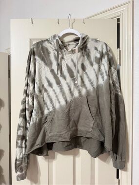 Tie-Dye Lightweight Hoodie in Olive Gray and White